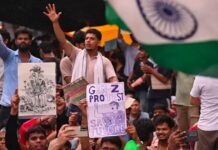 ককরোচ জনতা পার্টির আন্দোলন প্রত্যাহার