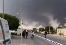 ইয়েমেনের বিদ্রোহীদের হামলা, তেল পরিশোধনাগার থেকে বের হচ্ছে ধোঁয়া